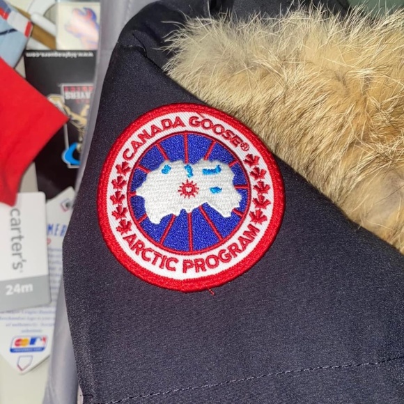 Women’s Canada Goose- medium - Picture 3 of 15